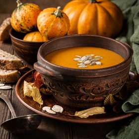 Vegán sütőtök krémleves kókusztejjel és hajdinaliszttel